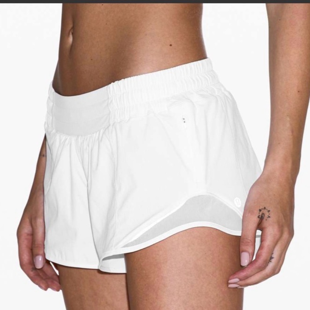 Lululemon Hotty Hot Short II *2.5"
White Size 10